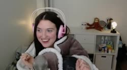 LizEtoZlaupa.webm