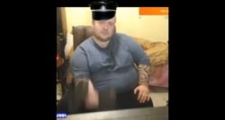Страпонис тренируется для поиска партнера.mp4