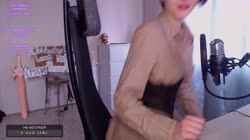 AT-cm1139279006.mp4
