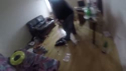 Влад Савельев блюёт.webm