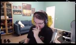 Мэддисон кушает.jpg