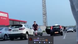 Папич бежит по парковке.mp4