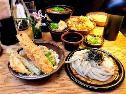 Tenzaku-Udon-Set-Koya-City-Londo.jpg