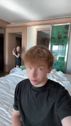 25240445741385654633.mp4