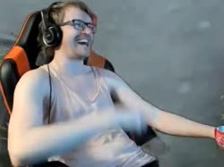 БОМЖАРА ПРИГОРАЕТ.webm