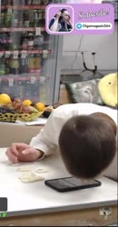 telefon oblizal. vkusno.mp4