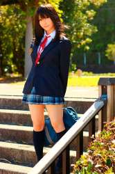 japanese-school-girl-in-park-99f7da76ahlsjzhf.jpg
