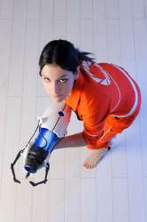 Chell-by-Amiko-chan-Portal-2-cosplay-4.jpg
