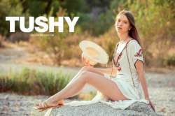 IzzyLushmodelwomenpornstarlookingatviewer-1463485.jpg
