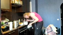 БОМЖ лоханулся.mp4