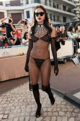 irina-shejk-v-seksualnom-narjade-12.jpg