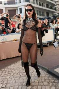 irina-shejk-v-seksualnom-narjade-12.jpg