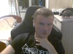 2024-09-15 - На чиле без гусара! Инфа 100 - Радуется победе в покер.webm