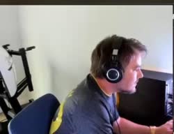 Кушает.mp4