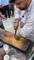बिना हात के बनाया चिल्ल पनीर 😱😱 #shorts #streetfoodindia-4IvP-SKrYlQ.mp4