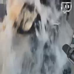 VID20250526215617515.mp4