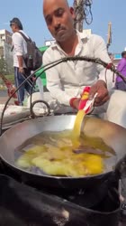 Hard-working man Selling Pakoda On Street 😱😱 #shorts #streetfood-EVYr3orWGfo.mp4