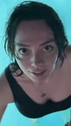 25357279645089693324.mp4