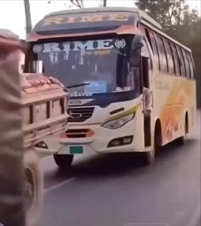 Индия автомобильное движение.mp4