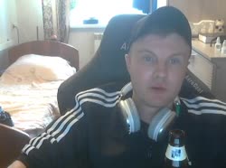 2025-06-21 - WHO - Плюёт на пол.webm