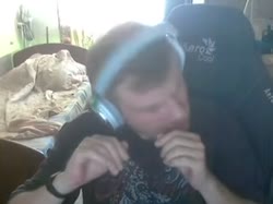 2025-06-25 - WHO - Кривляется под музыку.webm