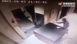 redditsave.commanfallsdownelevatorshaftafterobjectgets-1l63sdfdgdx71.mp4