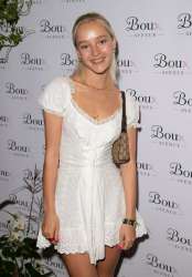 maddi-waterhouse-boux-avenue-aw19-launch-event-in-london-6thumbnail.jpg