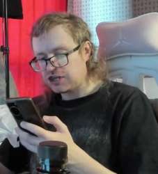 qHM7xG47EE.jpg