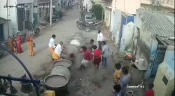 Индийский алкаш сварился.mp4