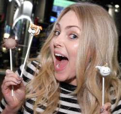 annasophiarobb0204284129bymarzipankartoffel1-d9z2y6r.jpg