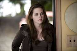 bella-swan-nm-bell-a-mia-37181860-4256-2832-scaled.jpg