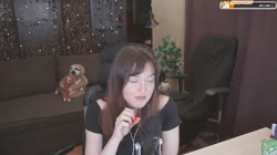 ласкает микро.mp4