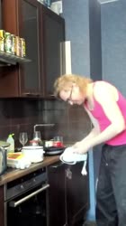 бомж готовит яички #vanomas #готовимдома #shorts.mp4