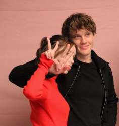 photoshootgroupecastwednesdaytheoriginalslegaciesstrangerthingsreigndreamitfestparisconvention2023frconventions8.png