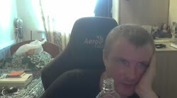 2025-08-04 - ▲ ▲ ▲ - grechka21 ездит за окном.webm