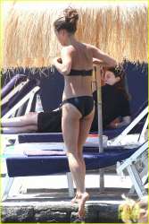 alicia-vikander-bikini-italy-01.jpg