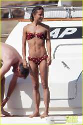 alicia-vikanders-abs-are-ripped-to-shreds-01.jpg