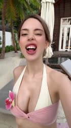 2c1c95231d90a54cea626dd160d33990.mp4