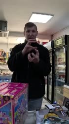 Открываешь банку а там.mp4