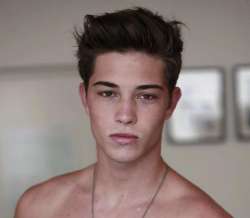 what-would-you-rate-supermodel-francisco-lachowski-v0-nv5uzlfqknja1.jpg