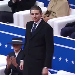 RRURMrIQoy7NjEnG.mp4