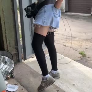 чешет.mp4