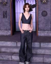 🖤🌙 EMMA MYERS EN LA WEDNESDAY GRAVEYARD GALA 🌙🖤Emma Myers fue una de las grandes protagonist (3).jpg