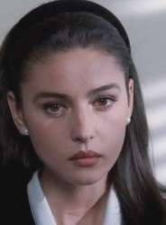 who-is-prettier-monica-bellucci-or-naomi-campbell-v0-djpwakp1gofd1.webp