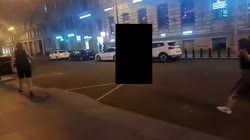 Харчок в бомжа.mp4