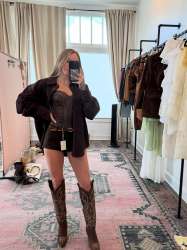 Just can’t get enough of the outfit 💅🏼 Can’t wait to share everything we’ve been working on! #.jpg