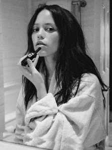@jennaortega for @voguemagazine !!!😌♥️  @diorbeauty Interview by @margauxpolaux Styled by @mre (1).jpg