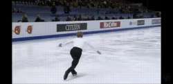 ESRq9X4UUAEI7mI.gif