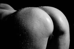 Classic nude art low key1729427616664.jpeg
