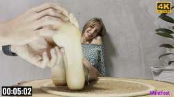 Lisa-Ticklish-Feet.jpg